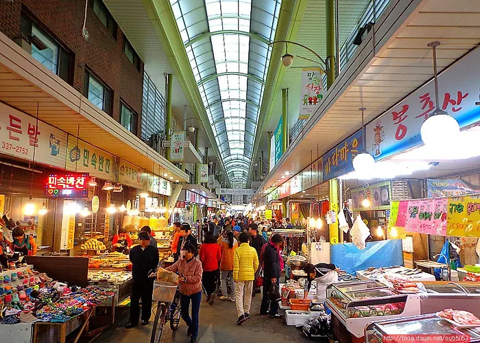 Mangwon Market And Han-river